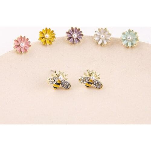 6pcs Fresh Daisy Flowers Earrings For Women Cute Animal Bee Stud Earrings Rhinestones Pentagram Pendant Diy Jewelry Materials