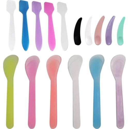 150pcs Plastic Mask Spoon Face Mask Scoop Cream Stick Makeup Spatula for Girls Ladies