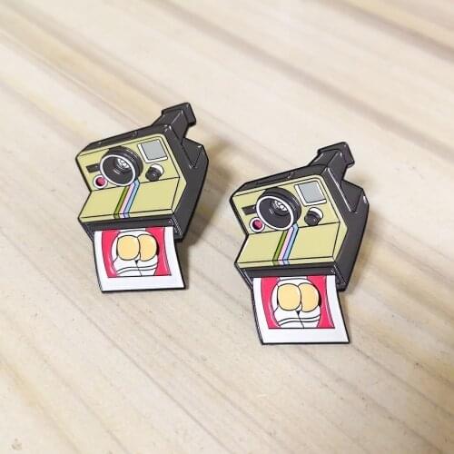 1PCS Meme Retro Camera Enamel Pins Funny 90s' Instant Camera Photo Pictures Jeans Shirt bag Badge Brooches Lapel Pin For Friends