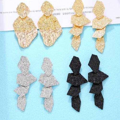 2021 New Fashion Catwalk Earrings Ins Personality Style Metal Earrings Gold Color Silver Black Optional