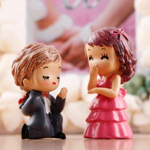 ZOCDOU 2 Pieces Propose Bride and Groom Wedding Spouse Husband and Wife France Figurine Crafts Figure Ornament Miniatures Home
