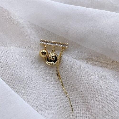 Vintage Women Brooch Metal Coin Pendant Brooches for Women Crystal Chain Tassel Pins Brooch Fashion Women Jewelry