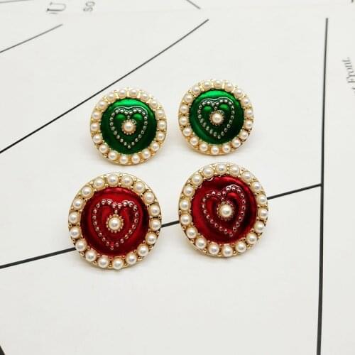 Exaggerated fashion temperament socialite street snap geometry palace restoring ancient ways metallic stud earrings