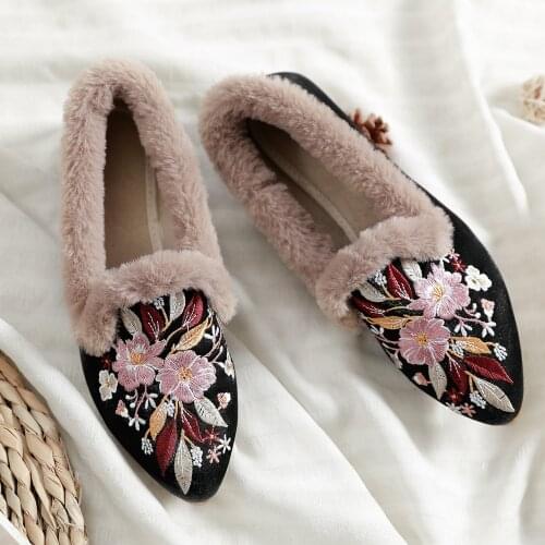 Old Beijing Cotton Shoes Plus Velvet Fashion Embroidered Retro Cheongsam Antique Pointed Toe Womens Cloth Shoes