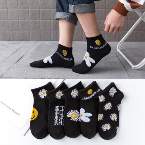 1 Pair New Cute Cotton Girl Fashion Daisy Embroidered Ankle Socks Women Black Winter Casual Socks Creative Printing Women Socks