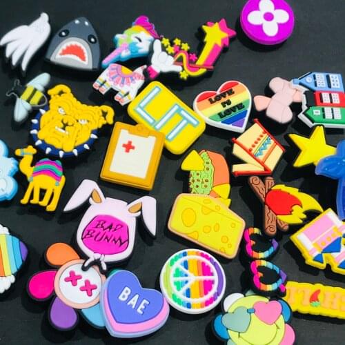 1 Pcs Shooting Star PVC Shoe Charms Bee Heart Decoration Accessories Cartoon Anime Shark Buckle Camp for Kids Gift Croc Jibz