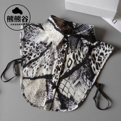 Autumn winter Womens shirt Collar detachable new European snake pattern female wild shirt sweater decorative neck fake collar