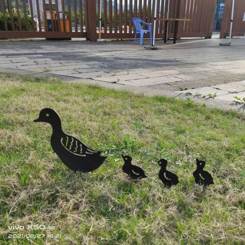 Metal Garden Decoration Iron Duck Family Mother Duck With Three Ducklings Grassland Garden Decorations Creative Hollow Ornaments