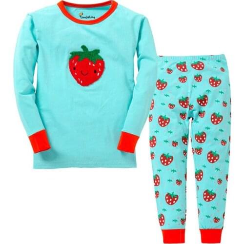Lovely Girls Heart 100 Cotton High Quality Pajamas Sets Childrens Pajamas Strawberry Pijamas For 2T-8T Kids Clothes Homewear