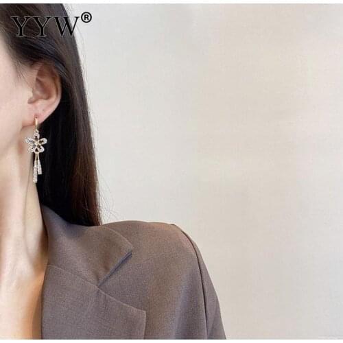 European And American Retro Flower Earrings Niche Design And High-End Earrings Cold Wind Earrings For Wedding Or Party For Woman