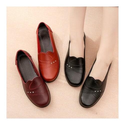 2020 new Spring Women Flat Shoes Leather Casual Loafers Female Fashion Slip On Moccasins Mother Shoes Comfort Ladies Footwear