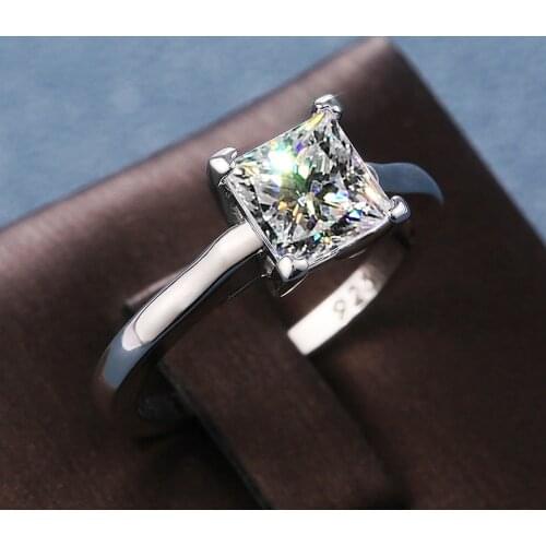 Huitan New Trendy Luxury Solitaire Princess Cut Ring Women Wedding Stylish Female Jewelry Dazzling CZ Hot Sale Anniversary Gifts