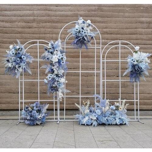 The stage of wedding is equipped with iron arch props, and the wedding scene of Sen Department is decorated with screen guide