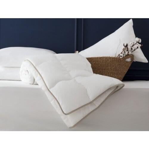 Madam Coco Aloevera 100% polyester Queen size 195x215cm White comforter