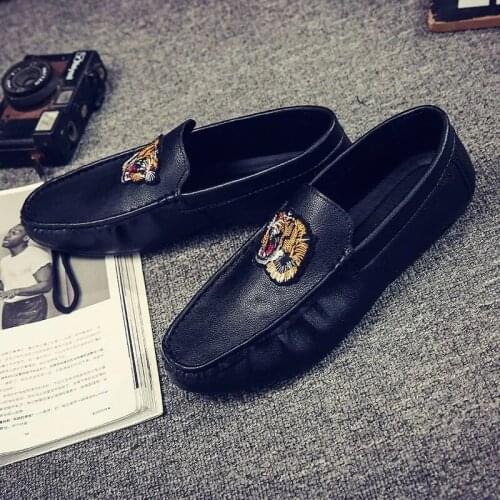 2021 Summer New Hot-Selling Mens Casual Shoes, Lightweight Tiger Embroidery, Cool Mens Loafers, Fashionable Driving Shoes
