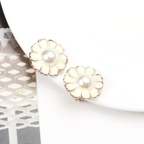 Flower Clip Earrings For Women Clips Earing No Piercing No Hole Stud White Clip On Earring Clips Floral Pearl Earings Accesories