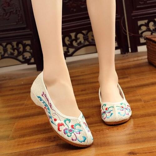 Handmade Retro Ladies Cotton Linen Knitted Embroidered Shoes Autumn Comfortable Slip On Ballet Flats For Elegant Woman