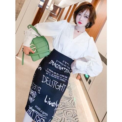 Splicing of different materials V Three dimensional pleated solid color simple versatile shirt 2021 Spring new