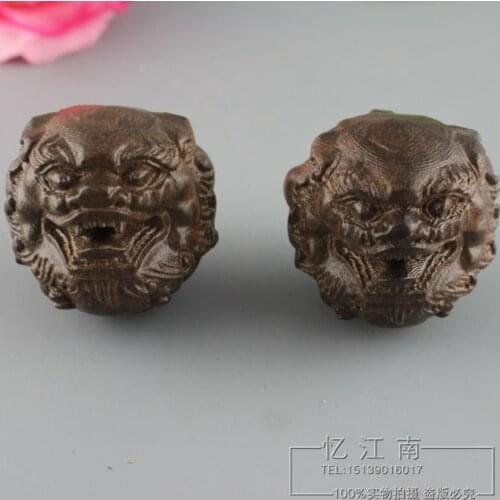 China collection old wood carving The pair lion head statue