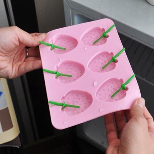 1PCS Random Color Strawberry Shaped Candy Mold Silicone Fruit Shaped Mold Cake Mold With 6 Sticks DIY Ice Cream Tool