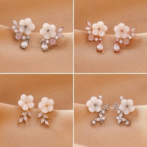 Stud Small and Exquisite Micro Inlaid Zircon Fresh Shell Flower Earrings Elegant Temperature Simple Style Jewelry Gift for Lover