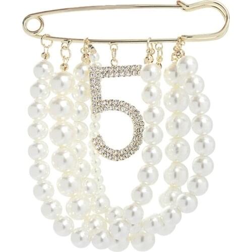 Elegant Shiny Pearl Chains Tassels Brooch Fashion Simple Big Pins Jewelry with Figure Five for Womens