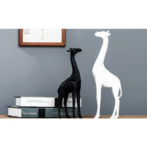 Geometric Pattern Giraffe Sculpture Abstract Resin Animal Statue Souvenir Art Craft Gift Ornament for Home and Office Decor