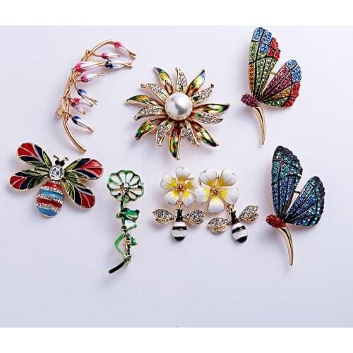 Rhinestone Butterfly Brooches Women Elegant Bee Flower Enamel Pin Classic Lotus Leaf Frog Sunflower Fresh Orchid Coat Jewelry