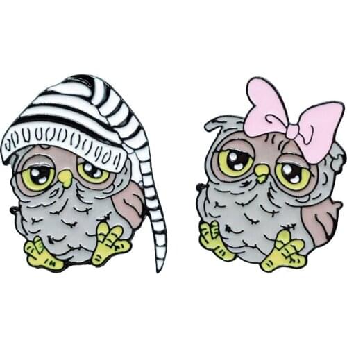 Owl Metal Enamel Brooch Cute Cartoon Wearing Night Hat Bow Couple Owl Badge Pin Romantic Trendy Lovers Costume Jewelry Gift