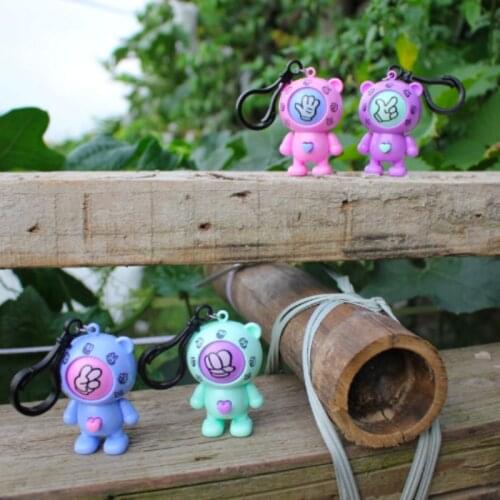 2019 New Creative Family Mora Games Games Rock Paper Scissors Play Key Round Egg Mixed Family Keychain Car Pendant Small Gift