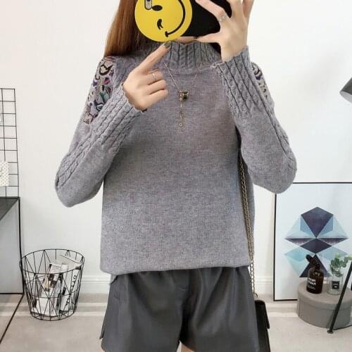 2018 new female loose sweater sweater coat winter Korean twist half embroidered long sleeved shirt collar