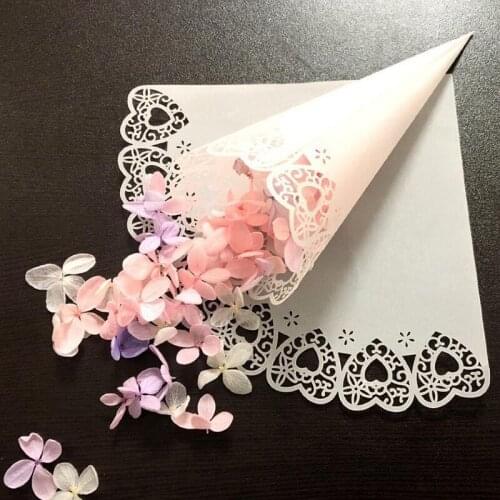 50pcs Laser Cut Lace Tube Paper DIY Toss Petal Candy Holder Cones Vintage Classic Wedding Scatter Flowers Party Confetti Crafts