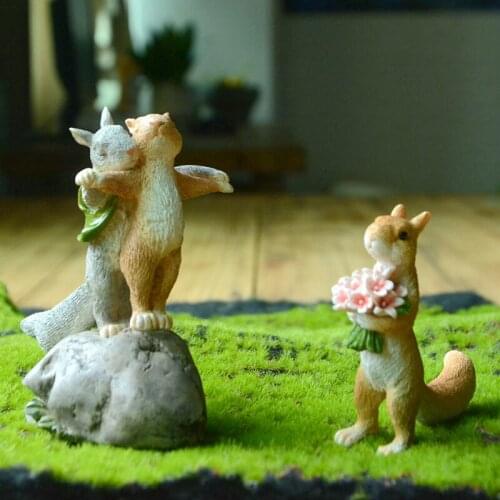 Titanic Squirrel Lovely Couple Decoration Sculpture Simulation Animal Figurines Cartoon Resin Statue Birthday Gift for Friends