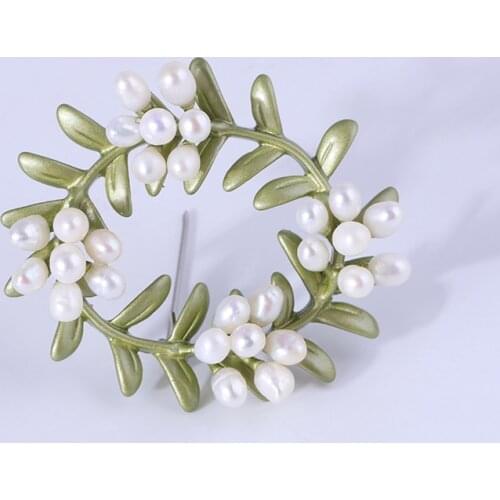Fresh Sen elegant natural freshwater pearl wreath delicate brooch
