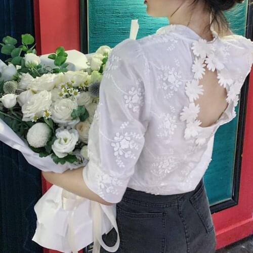 Women French Vintage Style White 3d Embroidery Lace Patchwork Daisy Blouse Top With Short Puff Sleeve & Back With Peep Hole