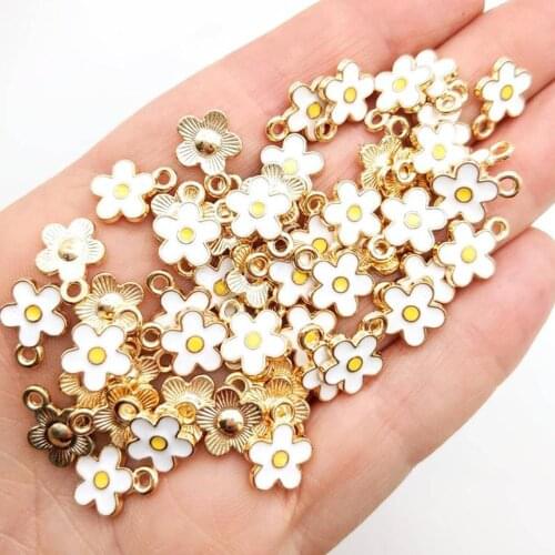 100pc/pack Fab Little Daisy Charms in White Enamel Flower Jewelry Findings Supplies Bulk Pack Beach Pendant 12*10mm KL39FU