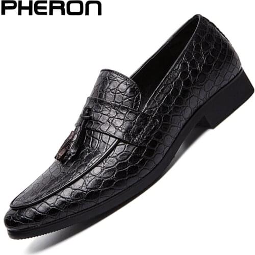 Outdoor light soft Leather Men Shoes Loafers Slip On Comfortable Moccasins Flats Casual Boat Driving shoes size 38-47 Oxfords