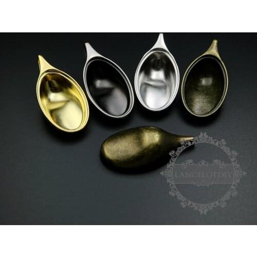 Ms.Iconic Vintage Pendants