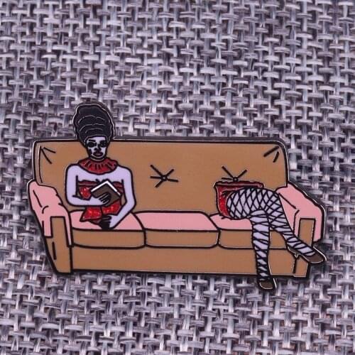 Tim Burton Betelgeuse Couch Lady Enamel Pin Magician Assistant Sofa Horror Badge brooch jewelry Nostalgic Fan gift