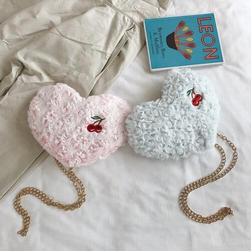 Faux fur womens shoulder bag 2019 fashion heart-shaped ladies Messenger bag girl shopping bag party bag discount winter gift