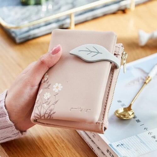 Prettyzys Wallet Women Short PU Leather Simple Personality Bi-fold Soft Thin Tide Multifunction Purse Clutch Leaves Design Hasp