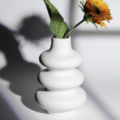 Nordic opposite sex circle ceramic vase adornment Ins simple decor dry flower adornment lovely flower vase home decoration