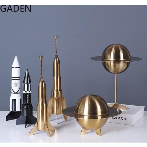 Nordic Creative Planet Rocket Astronaut Decoration Geometric Alloy Desktop Decoration Living Room Home Decoration Accessories