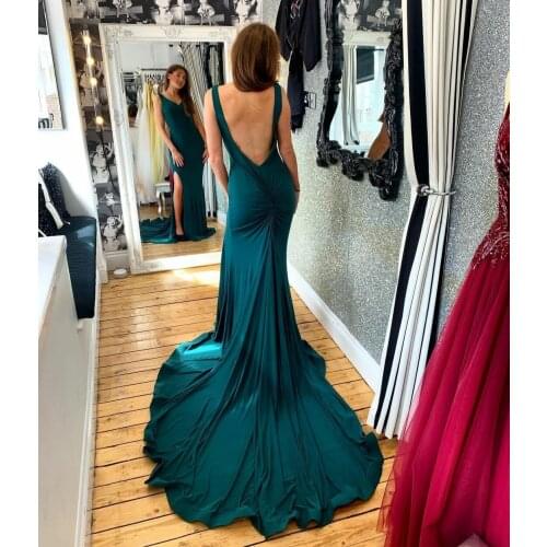 Sexy Long V-Neck Satin Pleated Prom Dresses Sweep Train Open Back Green Abendkleider Robes de Soirée for Women