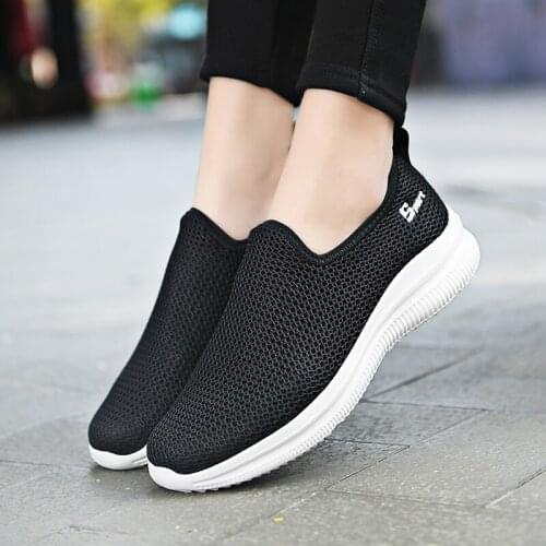Summer Women Flat Shoes Lightweight Black Tenis Sneakers Breathable Women Casual Walking Shoes Unisex Slip on Running Sneakers