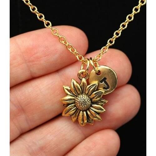 2021 Wholesale Exquisite All Match Sunflower Letter Necklaces Women Gold Luxurious Charm Pendant Necklace Party Jewelry