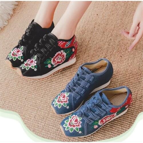 Wholesale Womens Sneaker Shoes Chinese Embroidered Handmade Walking Shoes Ladies Winter Designer Thicken Plush Cotton Shoes Hot
