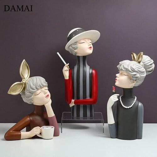 Modern Girl Figurine European Home Decore Resin Charms Ornaments Living Room Decoration Accessories Nordic Coffee Table Statue