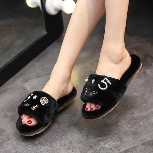 Hot perfume flower fur slippers women plush flip flops camellia pearl beading fur sandals women pantufas cozy home slides
