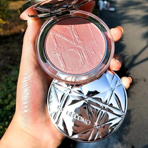 The New High-gloss Powder Foundation, Eyeshadow, Silkworm Three-dimensional Trimming Plate Blush Does Not Show Pores
